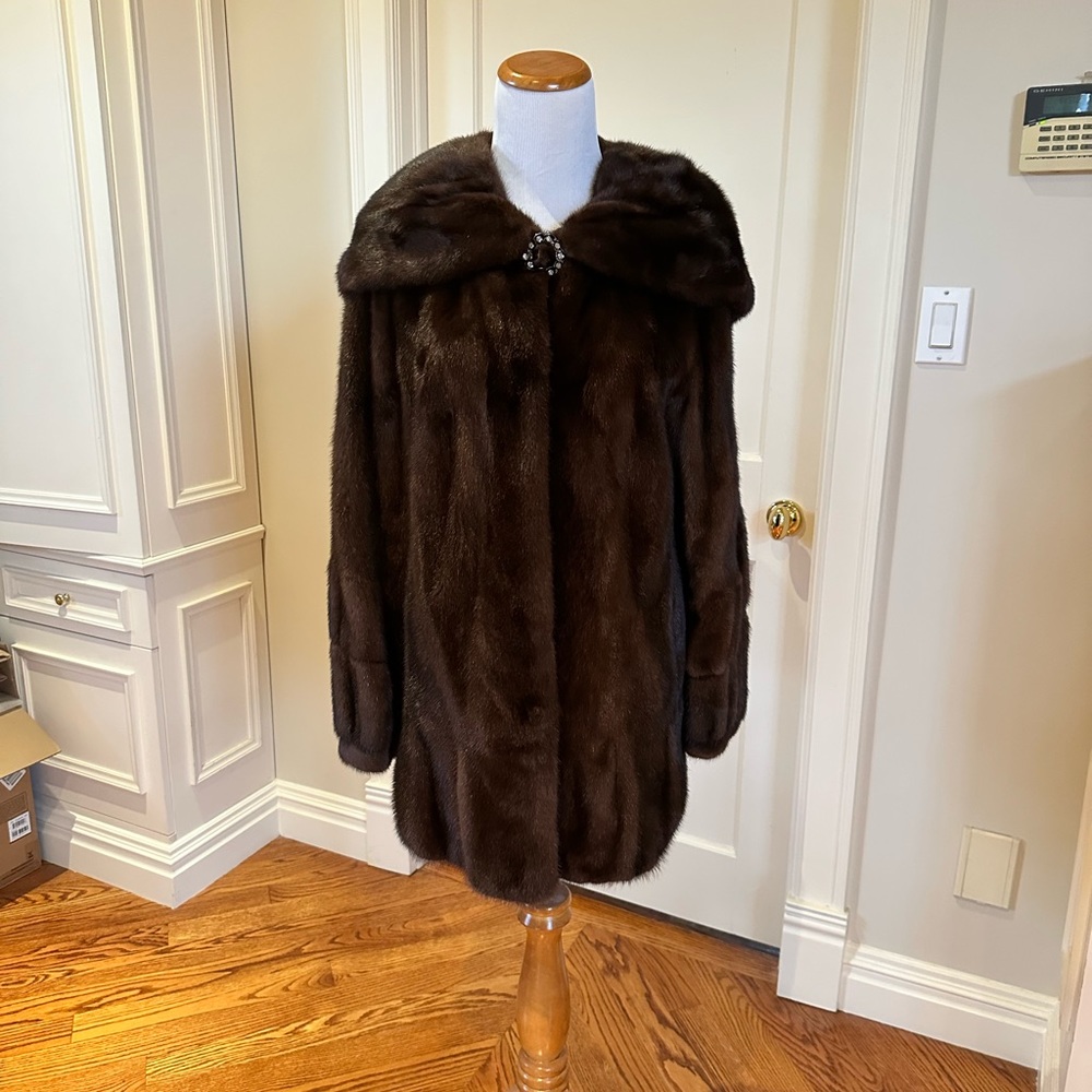 Beautiful Luxurious Brown Mink Fur Coat